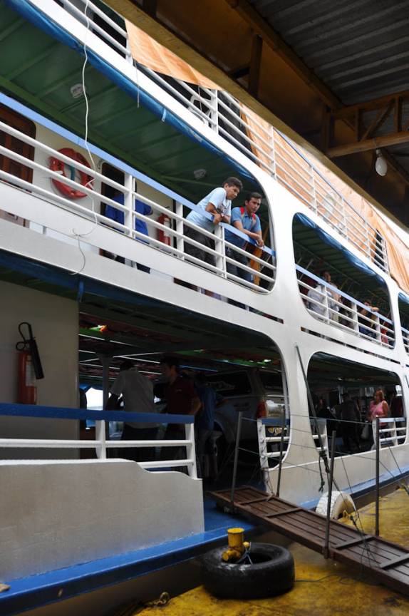 Fiona já embarcada, pronta para seguir para Santarém (no  porto de Manaus - AM)